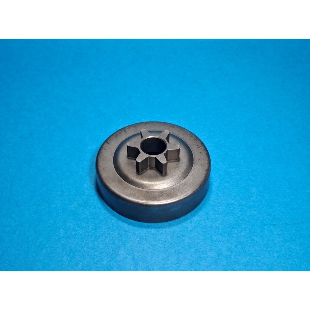 Clutch Drum 3/8" 6T suitable for Husqvarna 36 41 136 137 141 142 230 235 236 240 Jonsered 2035 2036 2040 CS2137 CS2138 CS2234 CS2238 Partner 350 351 352 370 371 382 390 391 401 420 McCULLOCH CS340 CS380 chainsaw 530047061