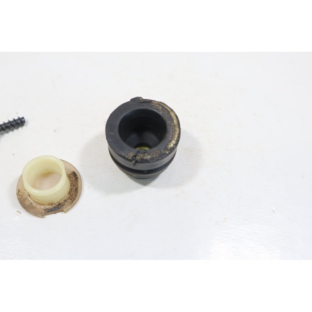 Genuine Annular Buffer Shock Absorber STIHL 024 026 028 038 MS240 MS260 MS380 MS381 chainsaw 1121 790 9907 1