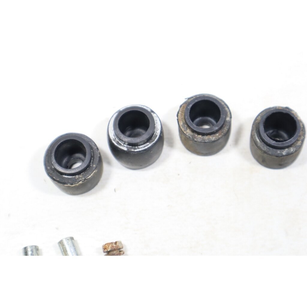 Genuine Antivibration Rubber Metal Kit Solo 605 606 chainsaw 6300139 1 Genuine Antivibration Rubber Metal Kit Solo 605 606 chainsaw 6300139 1