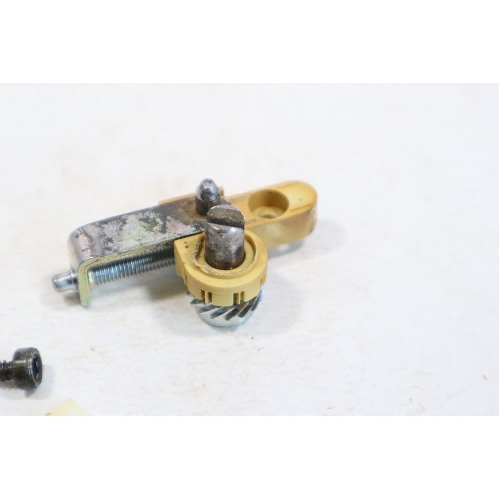 Genuine Chain Tensioner STIHL 021 023 025 MS210 MS230 MS250 019T MS180 MS171 MS181 MS190 MS191 MS211 chainsaw 1123 007 1000 1