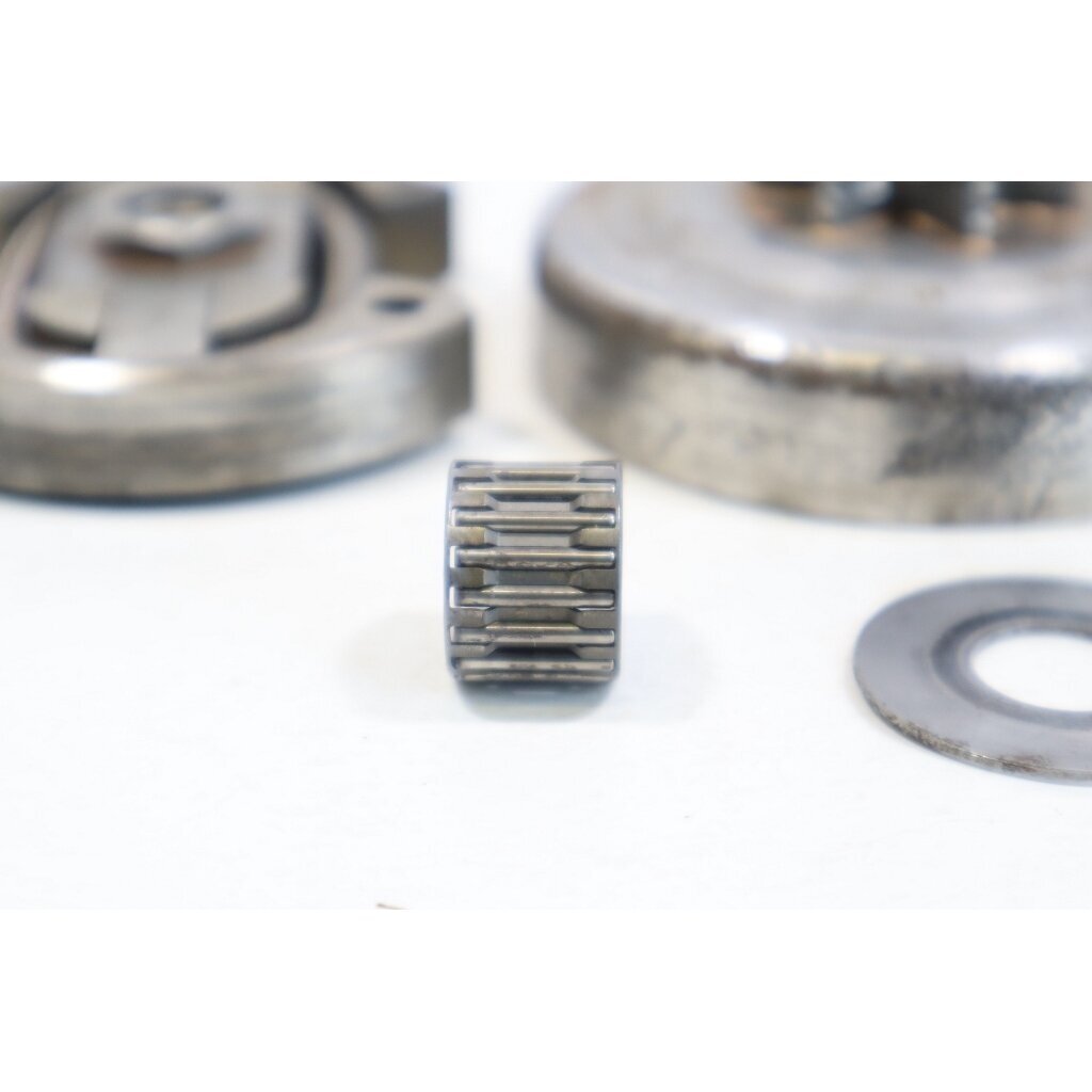 Genuine Clutch Assembly .325 8T Husqvarna 50 51 55 chainsaw 2 Genuine Clutch Assembly .325 8T Husqvarna 50 51 55 chainsaw 2