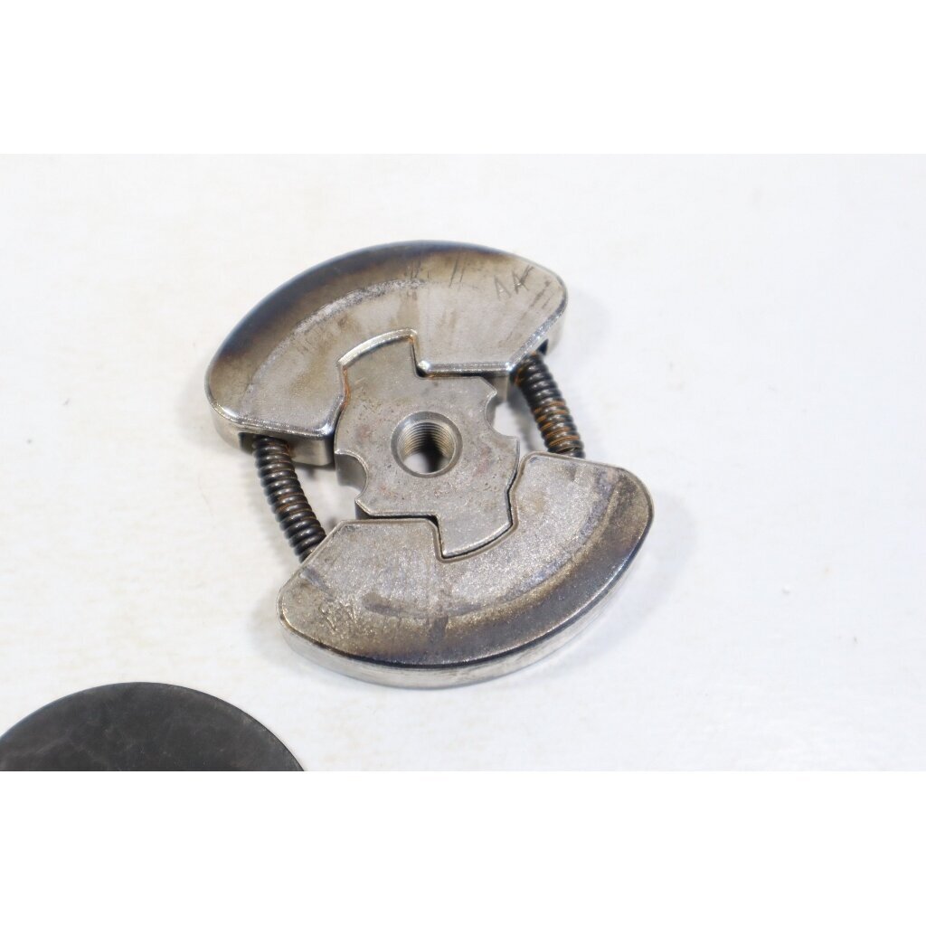 Genuine Clutch Assembly 3/8 6T Husqvarna 135 135E 140 140E McCULLOCH CS350 CS390 chainsaw 7 Genuine Clutch Assembly 3/8 6T Husqvarna 135 135E 140 140E McCULLOCH CS350 CS390 chainsaw 7