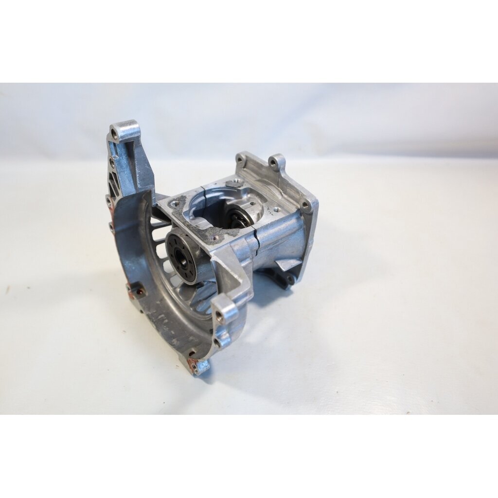 Genuine Crankcase Alpina CB27 CT27 TR27 Castelgarden GB27 GT27 XB27 XR27 Mountfield MB2601 MB2602 MT2601 MT2607 ST S p A BG26 M27 Stiga SB25 SB27 ST27 brushcutter 3