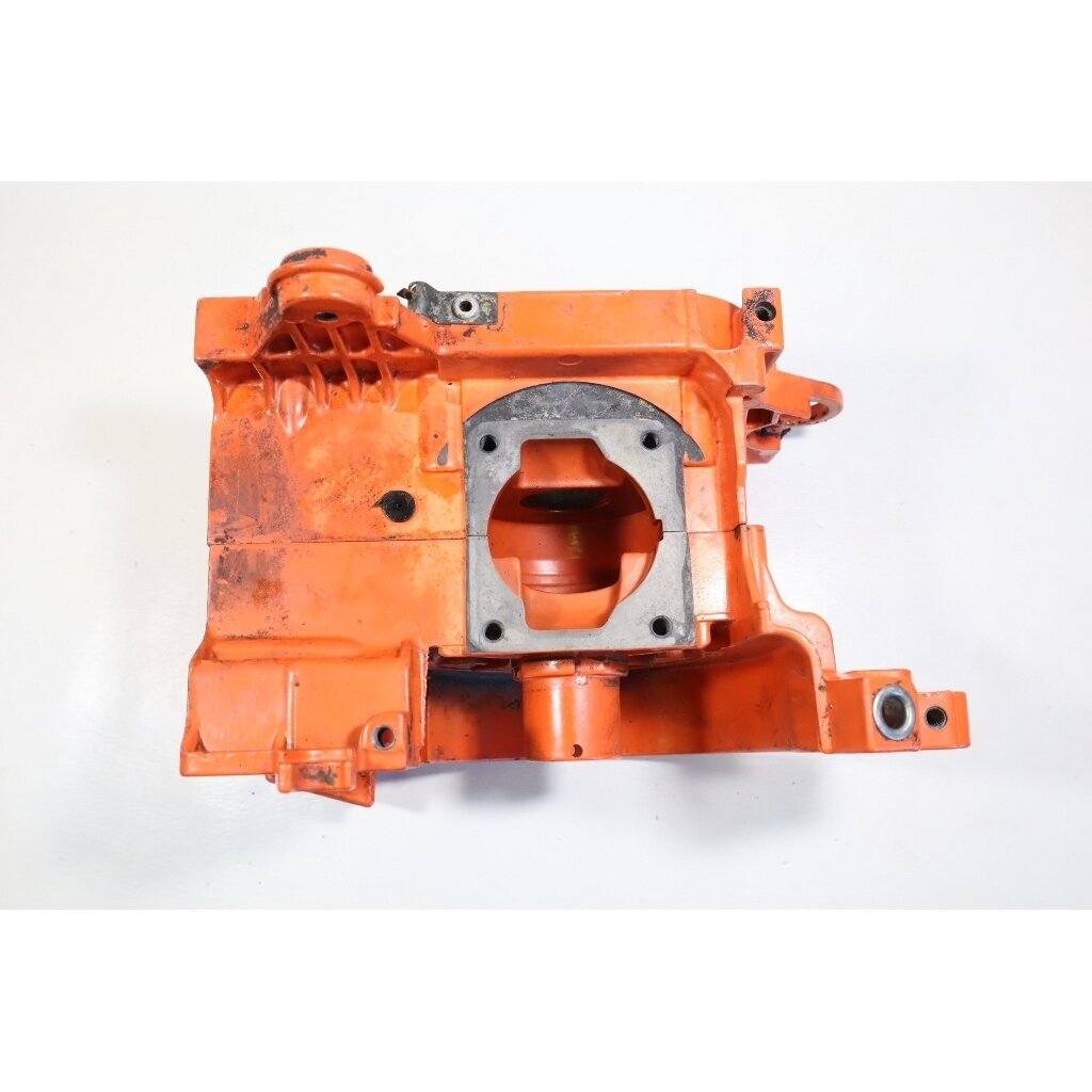 Genuine Crankcase Dolmar 100 102 chainsaw 028111030 5