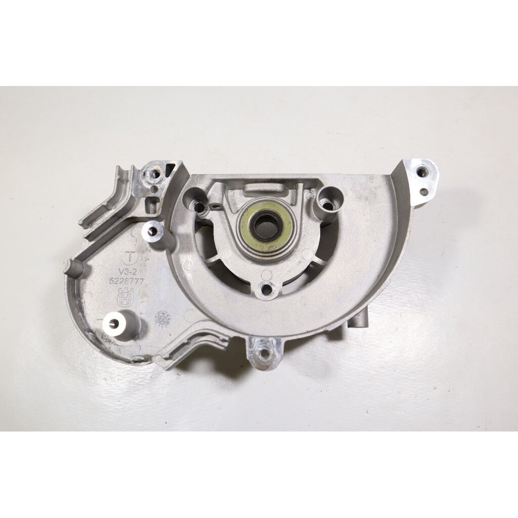 Genuine Crankcase Husqvarna 122 C LD LDx LK McCulloch T22 LS LCS trimmer 522878301 11 Genuine Crankcase Husqvarna 122 C LD LDx LK McCulloch T22 LS LCS trimmer 522878301 11