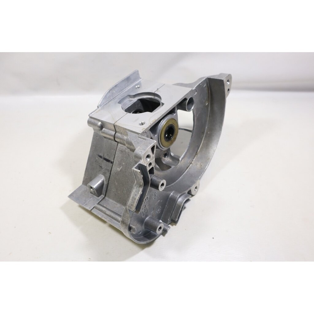 Genuine Crankcase Husqvarna 122 C LD LDx LK McCulloch T22 LS LCS trimmer 522878301 3 Genuine Crankcase Husqvarna 122 C LD LDx LK McCulloch T22 LS LCS trimmer 522878301 3