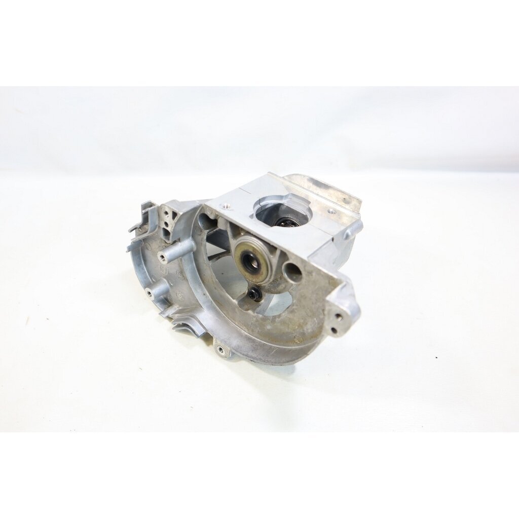 Genuine Crankcase Husqvarna 122 C LD LDx LK McCulloch T22 LS LCS trimmer 522878301 1 Genuine Crankcase Husqvarna 122 C LD LDx LK McCulloch T22 LS LCS trimmer 522878301 1