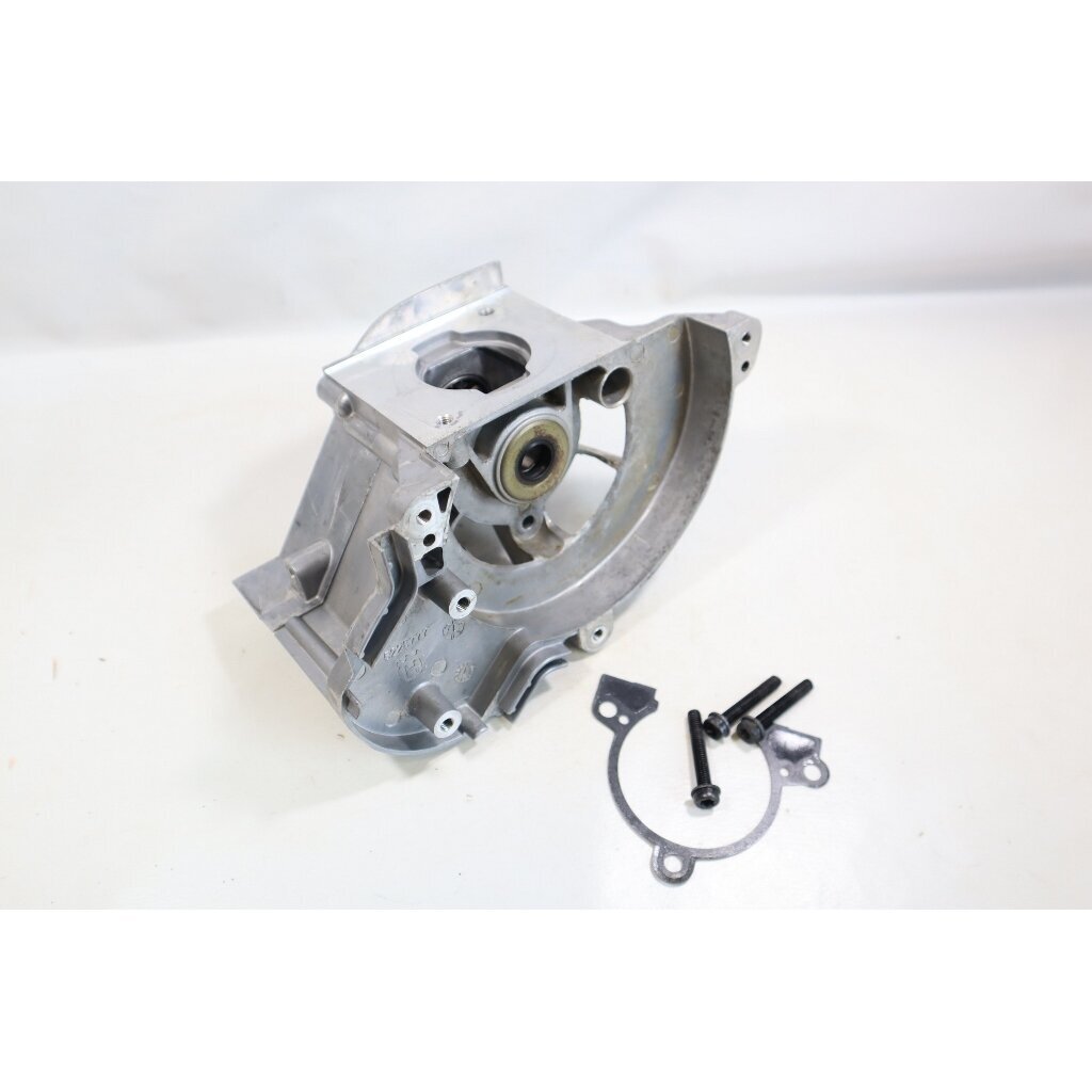 Genuine Crankcase Husqvarna 122 C LD LDx LK McCulloch T22 LS LCS trimmer 522878301 Genuine Crankcase Husqvarna 122 C LD LDx LK McCulloch T22 LS LCS trimmer 522878301