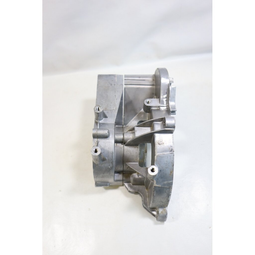 Genuine Crankcase Husqvarna 122 C LD LDx LK McCulloch T22 LS LCS trimmer 522878301 4 Genuine Crankcase Husqvarna 122 C LD LDx LK McCulloch T22 LS LCS trimmer 522878301 4