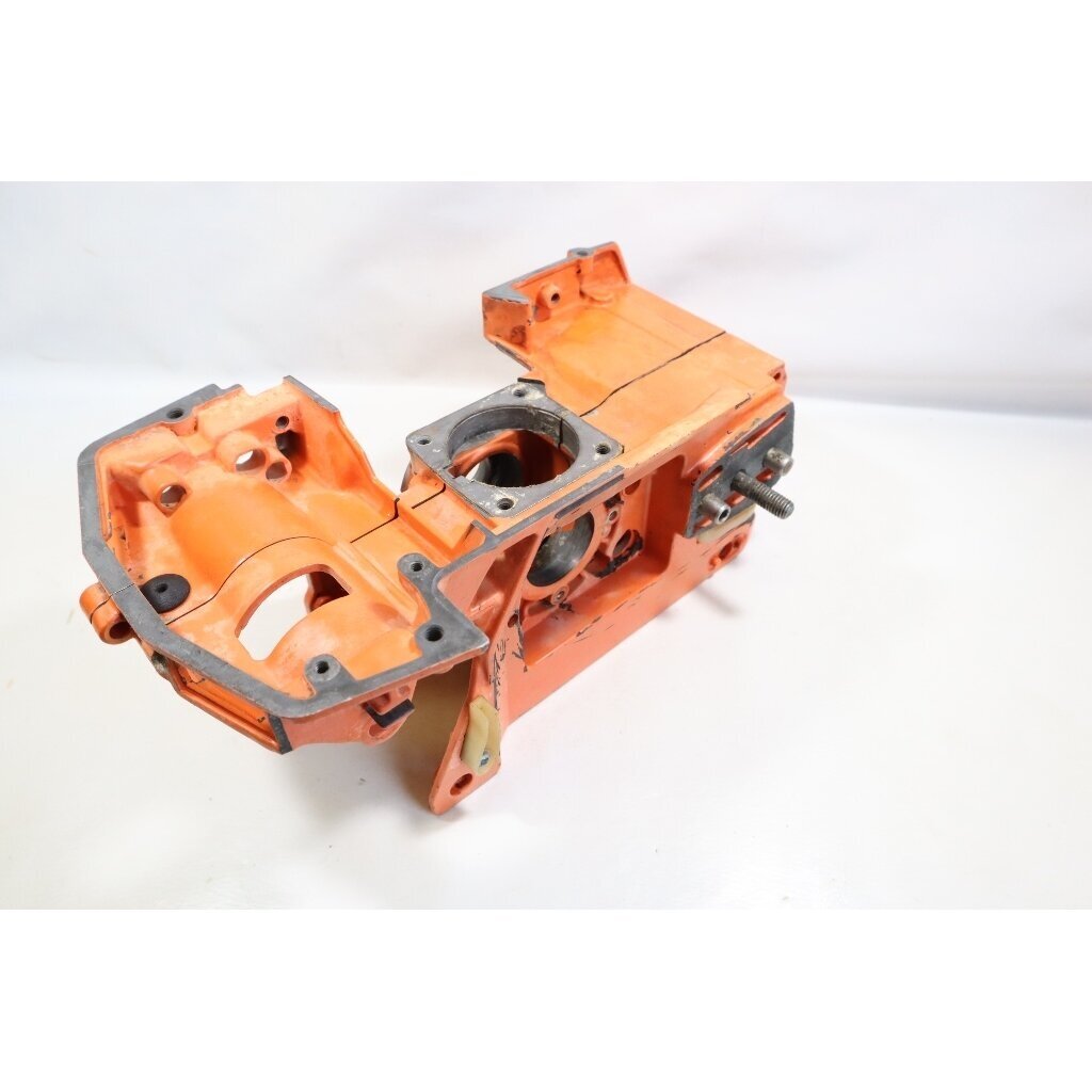 Genuine Crankcase Husqvarna 234 133 238 chainsaw 501620560 2