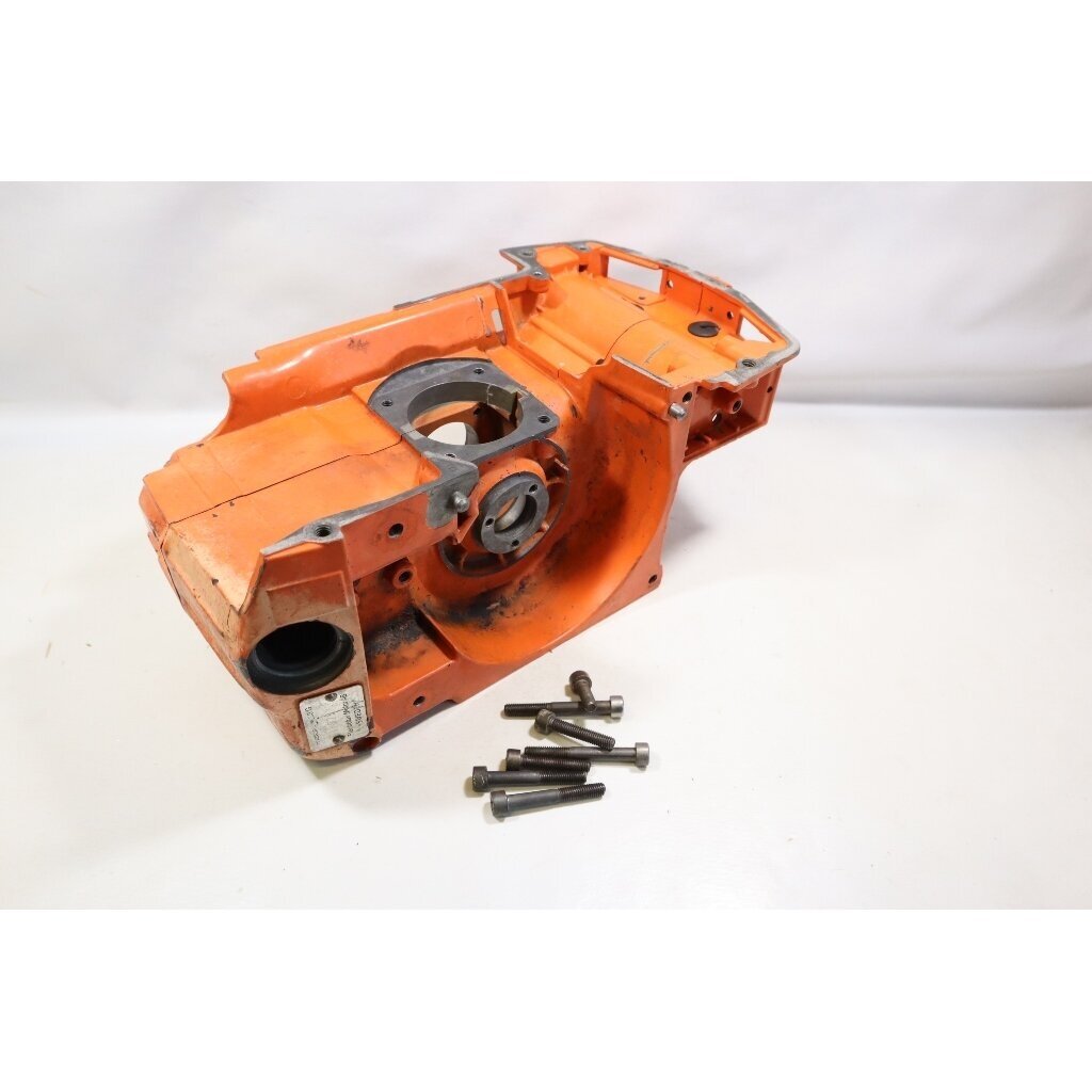 Genuine Crankcase Husqvarna 242 246 42 238 chainsaw 501620502 Genuine Crankcase Husqvarna 242 246 42 238 chainsaw 501620502
