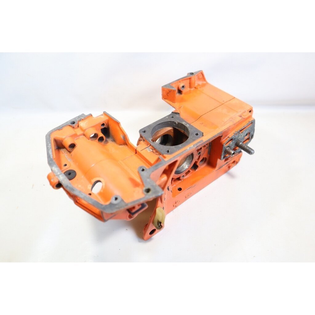 Genuine Crankcase Husqvarna 242 246 42 238 chainsaw 501620502 2 Genuine Crankcase Husqvarna 242 246 42 238 chainsaw 501620502 2