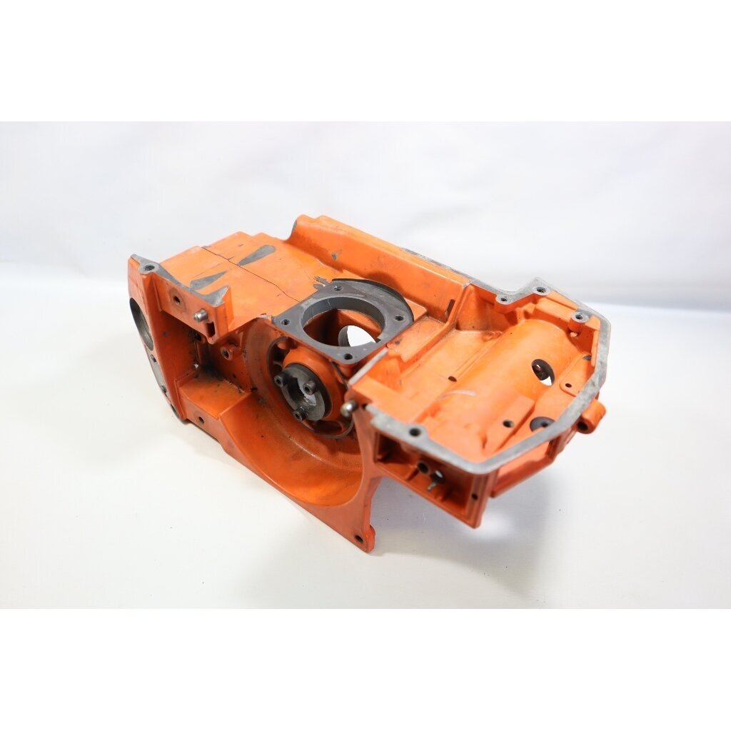 Genuine Crankcase Husqvarna 242 246 42 238 chainsaw 501620502 1 Genuine Crankcase Husqvarna 242 246 42 238 chainsaw 501620502 1