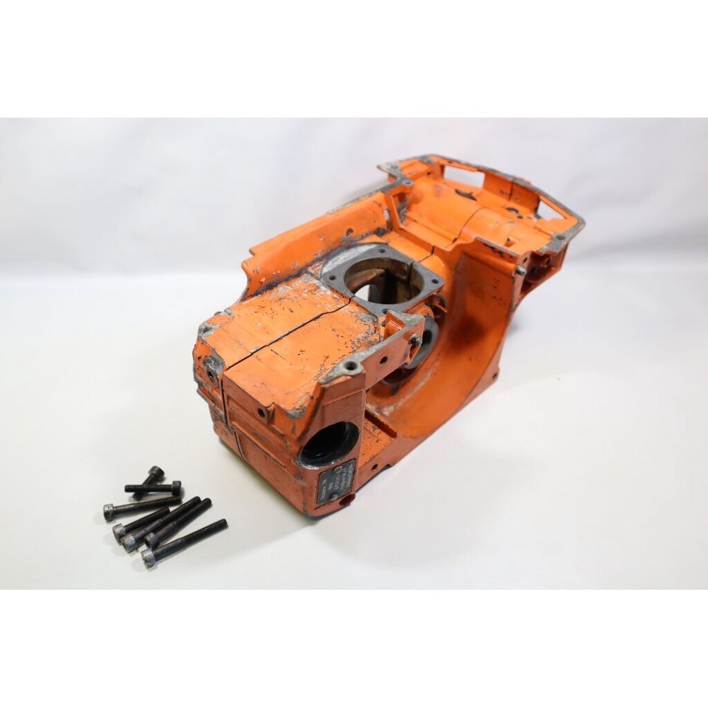 Genuine Crankcase Husqvarna 242 246 42 238 chainsaw 501620570 Genuine Crankcase Husqvarna 242 246 42 238 chainsaw 501620570