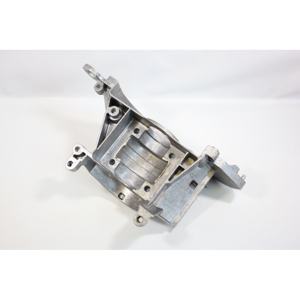 Genuine Crankcase Husqvarna 325Cx 322R 322C 323R 323C 326RX Jonsered GT2125 trimmer 537041101 1 Genuine Crankcase Husqvarna 325Cx 322R 322C 323R 323C 326RX Jonsered GT2125 trimmer 537041101 1