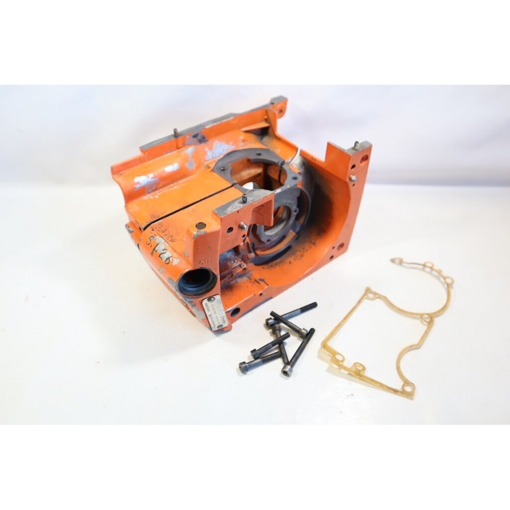 Genuine Crankcase Husqvarna 444 chainsaw 501661060 Genuine Crankcase Husqvarna 444 chainsaw 501661060