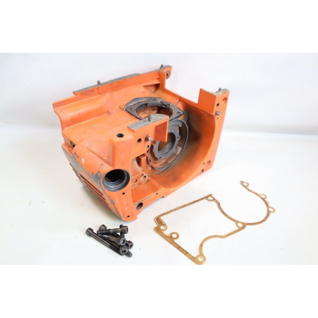 Genuine Crankcase Husqvarna 444 chainsaw 501661060 Genuine Crankcase Husqvarna 444 chainsaw 501661060