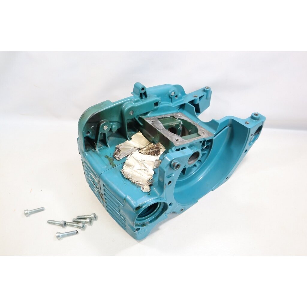 Genuine Crankcase Makita EA4300F chainsaw 195-111-161, 195-111-112