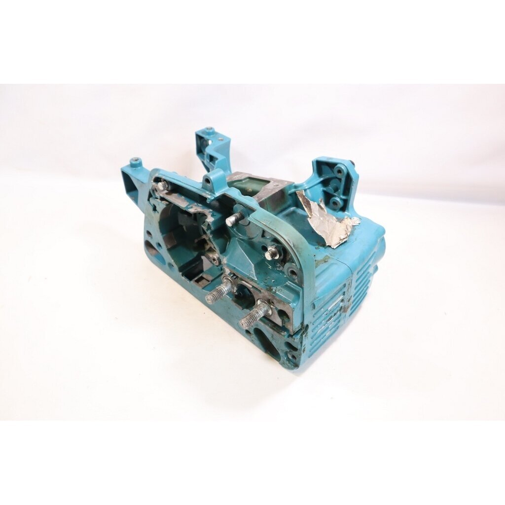 Genuine Crankcase Makita EA4300F chainsaw 195-111-161, 195-111-112 2 Genuine Crankcase Makita EA4300F chainsaw 195-111-161, 195-111-112 2