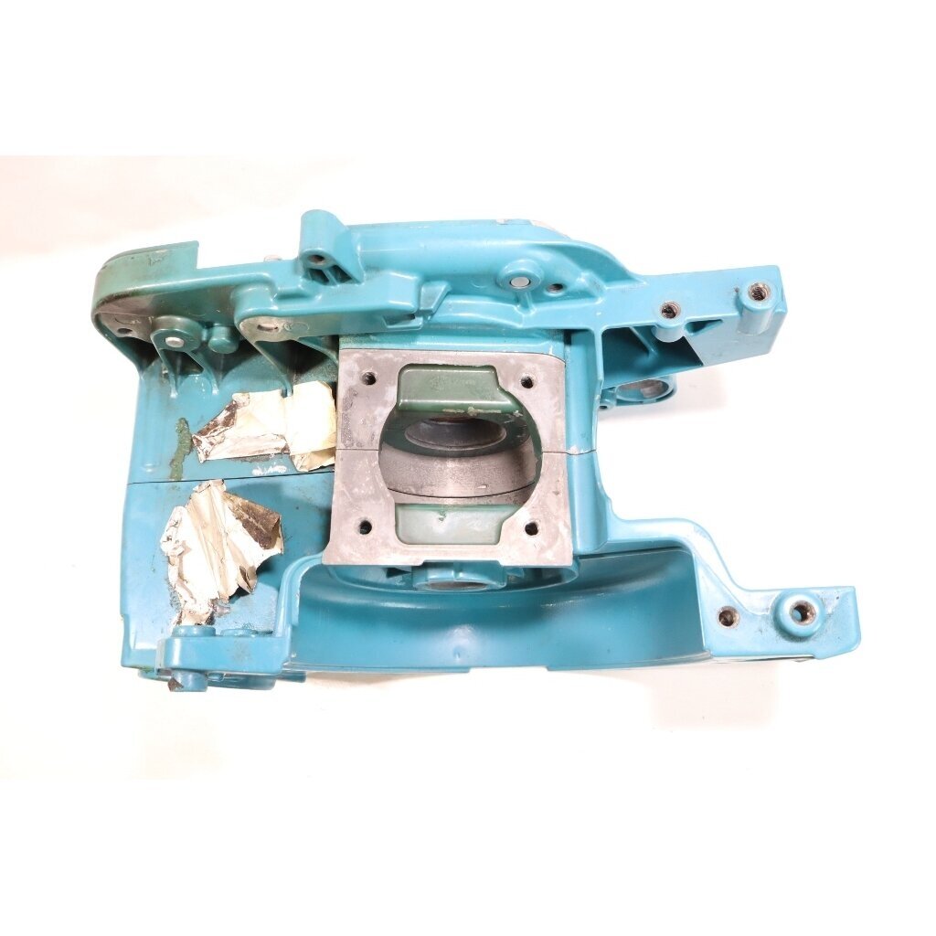 Genuine Crankcase Makita EA4300F chainsaw 195-111-161, 195-111-112 4 Genuine Crankcase Makita EA4300F chainsaw 195-111-161, 195-111-112 4