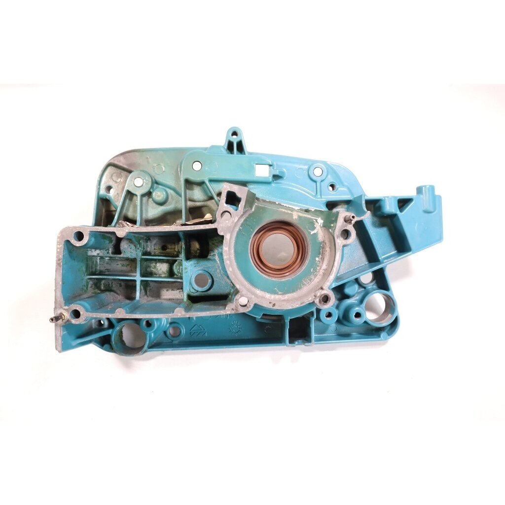 Genuine Crankcase Makita EA4300F chainsaw 195-111-161, 195-111-112 8 Genuine Crankcase Makita EA4300F chainsaw 195-111-161, 195-111-112 8