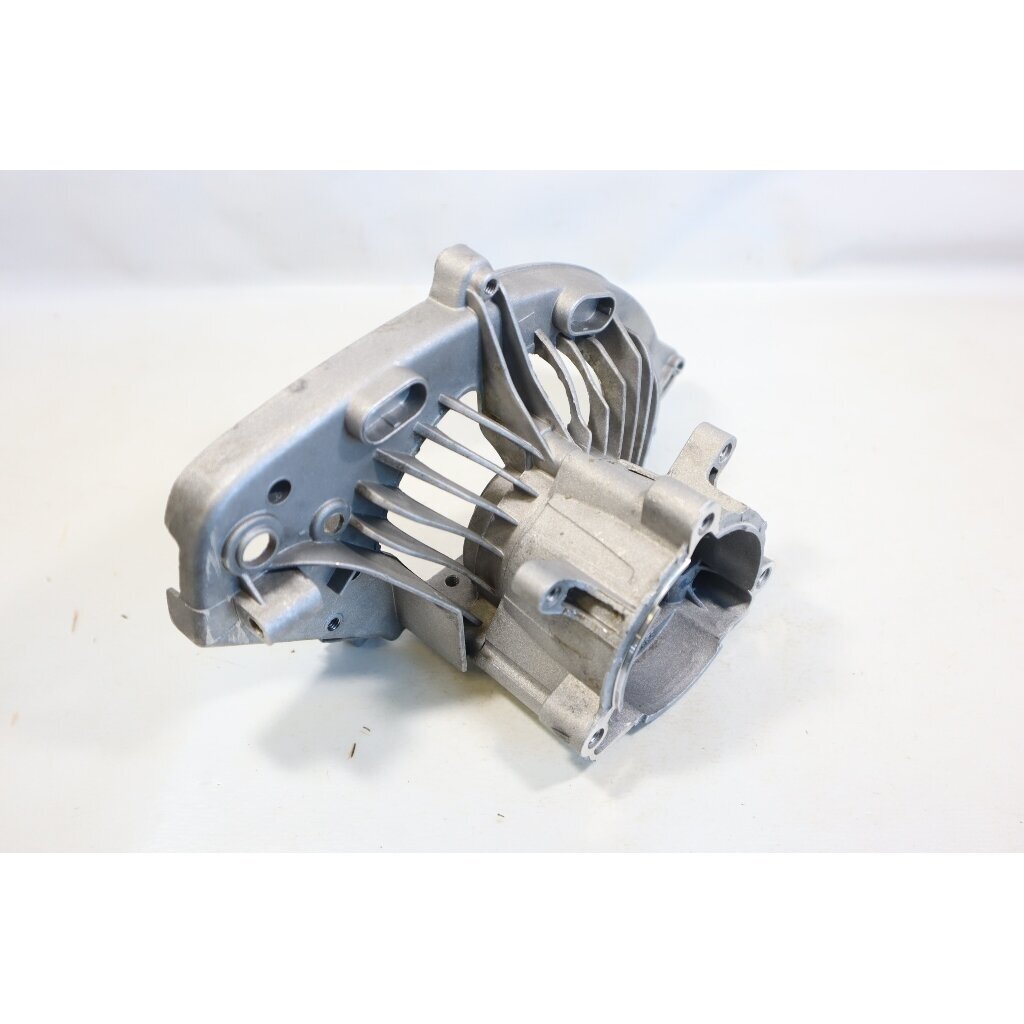Genuine Crankcase McCULLOCH 6028 4528 Husqvarna 122HD45 122HD60 Jonsered HT2218 HT2223 hedge trimmer 577669901 4
