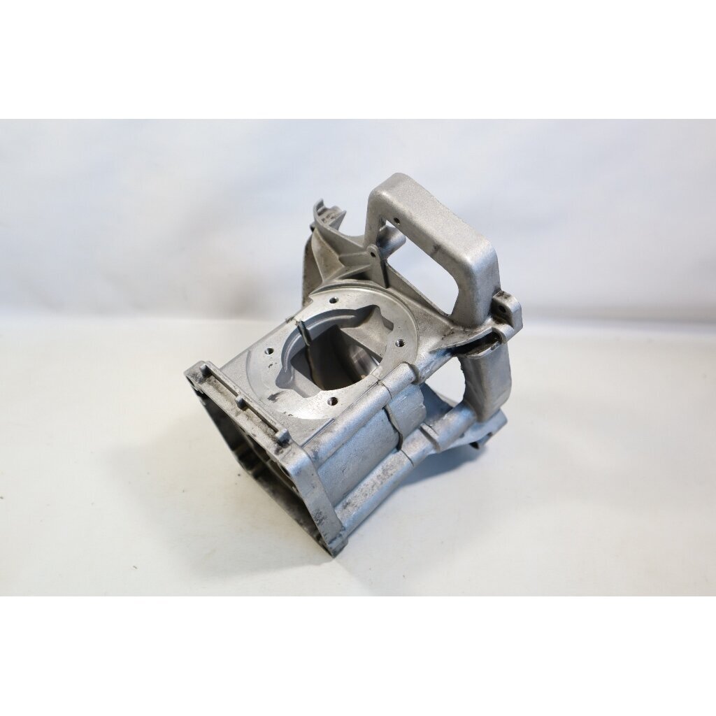 Genuine Crankcase Partner 347 407 437 477 497 McCulloch Cabrio Plus 347 407 437 467 497 Elite 610 810 10 210 510 710 brushcutter 538250074 1