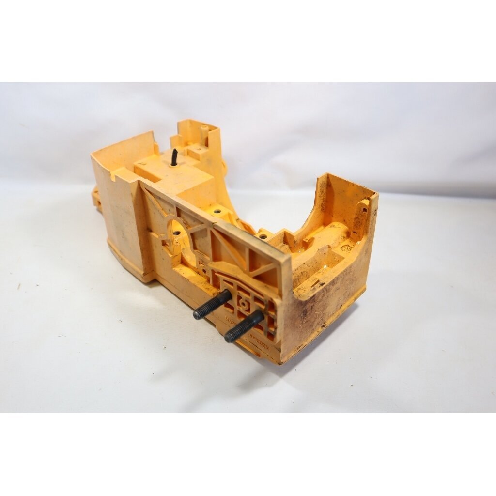 Genuine Crankcase Partner 400 chainsaw 506010301 1