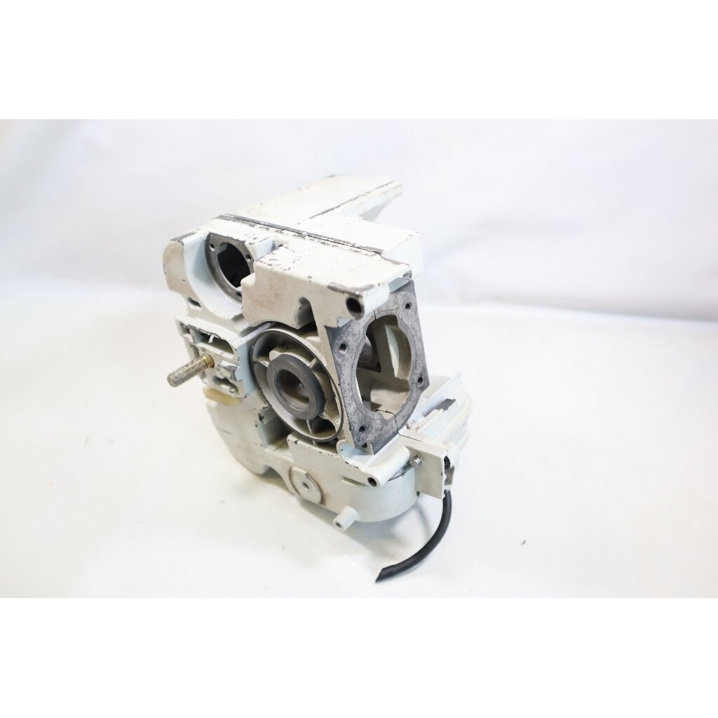 Genuine Crankcase STIHL 009 010 011 012 chainsaw 1120 020 2104 4