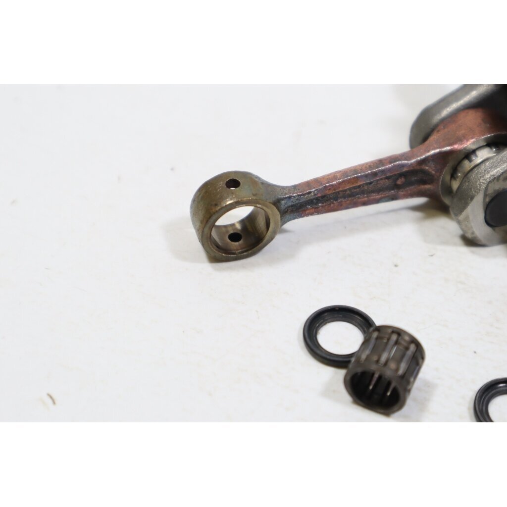 Genuine Crankshaft Husqvarna 122C McCulloch T22 LS LCS trimmer 577380501 2 Genuine Crankshaft Husqvarna 122C McCulloch T22 LS LCS trimmer 577380501 2