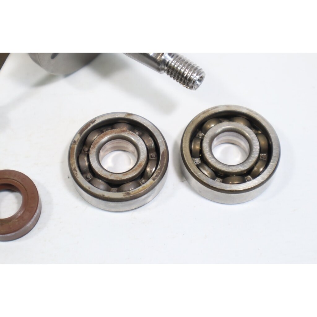 Genuine Crankshaft Makita EM2600U brushcutter DA00000386 1 Genuine Crankshaft Makita EM2600U brushcutter DA00000386 1