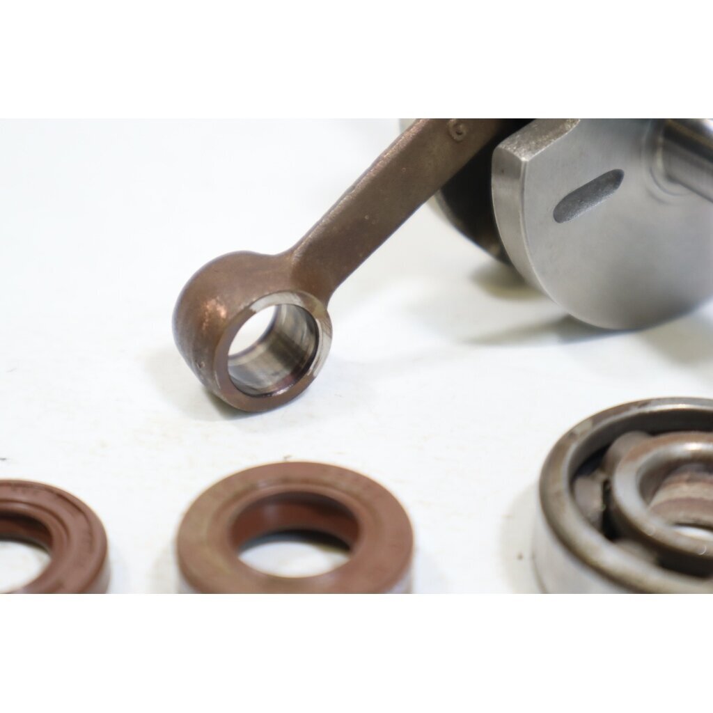 Genuine Crankshaft Makita EM2600U brushcutter DA00000386 2 Genuine Crankshaft Makita EM2600U brushcutter DA00000386 2