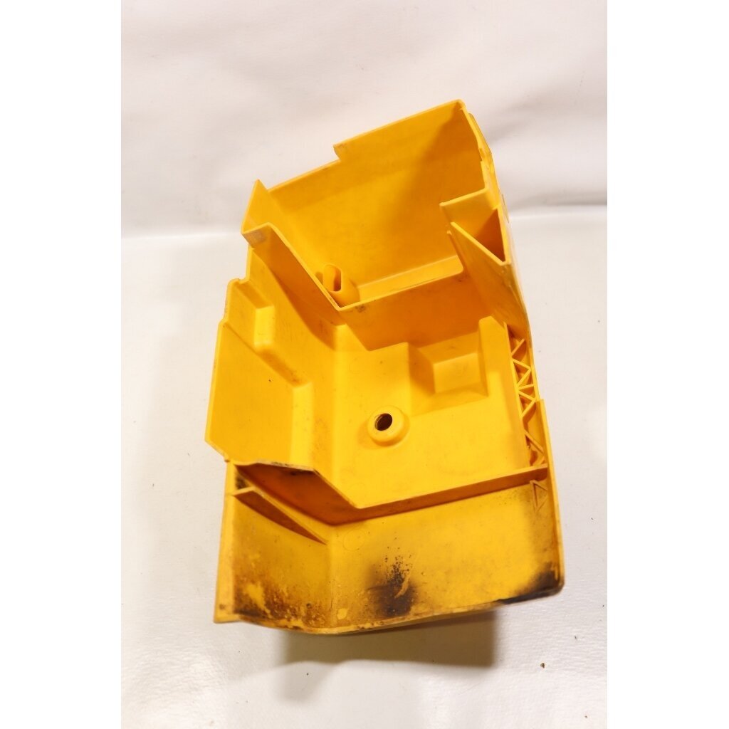 Genuine Cylinder Top Cover Partner 400 450 490 410 460 510 chainsaw 506011108 5 Genuine Cylinder Top Cover Partner 400 450 490 410 460 510 chainsaw 506011108 5