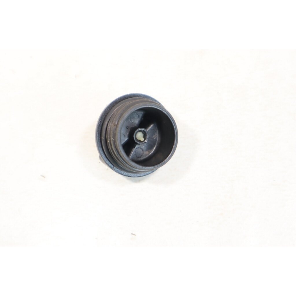 Genuine Fuel Oil Tank Cap Jonsered 450 455 520SP 510SP 525 chainsaw 504702002 2 Genuine Fuel Oil Tank Cap Jonsered 450 455 520SP 510SP 525 chainsaw 504702002 2