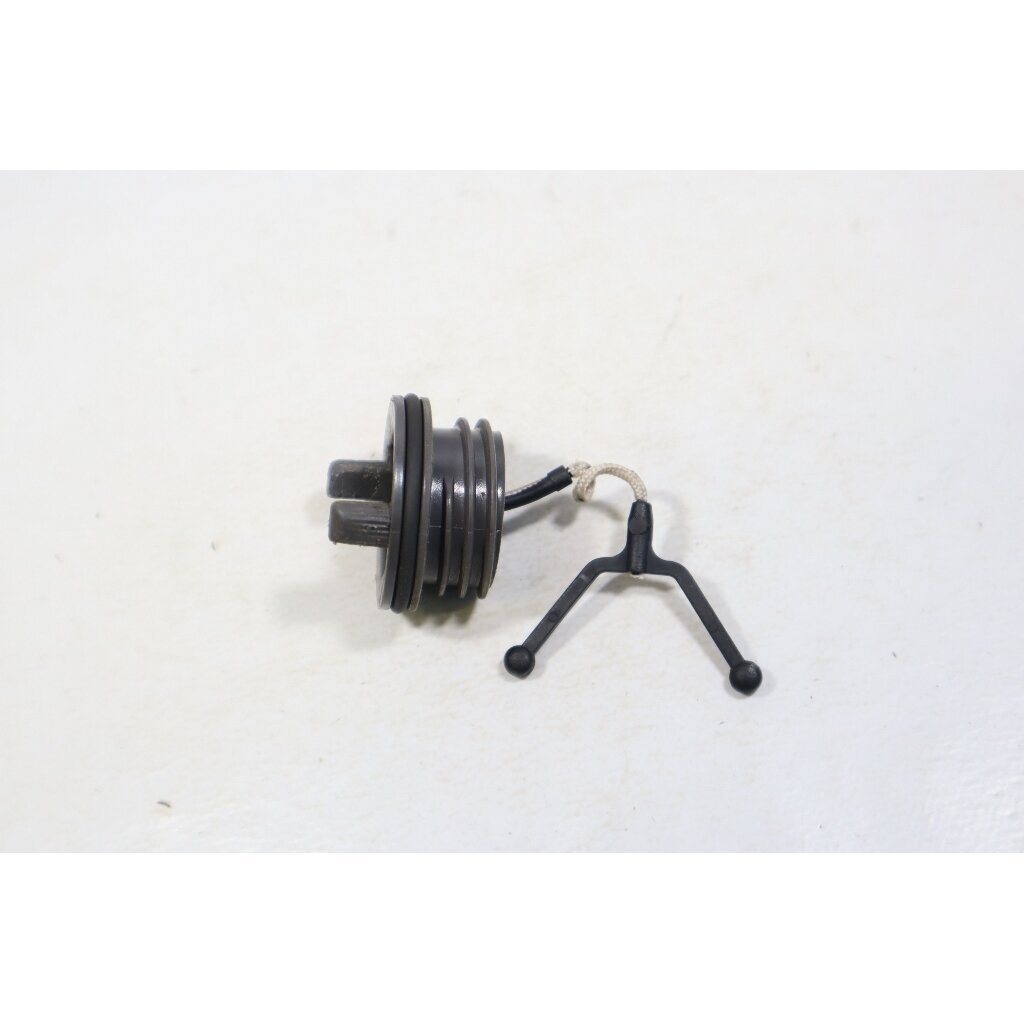 Genuine Fuel Tank Cap Husqvarna 136 137 141 142 chainsaw 530071266 Genuine Fuel Tank Cap Husqvarna 136 137 141 142 chainsaw 530071266