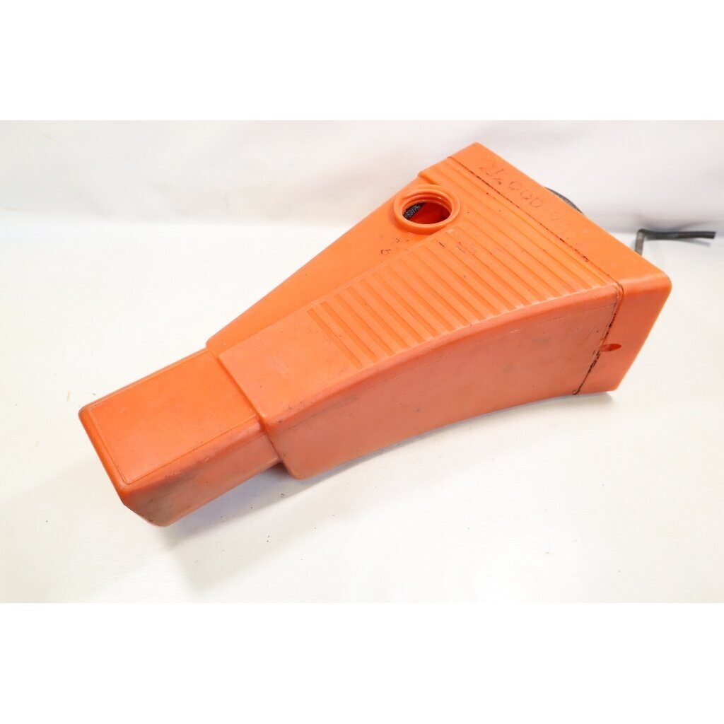 Genuine Fuel Tank Husqvarna 39R 240R 245R 245RX 250R 250RX 252RX brushcutter 502115104 Genuine Fuel Tank Husqvarna 39R 240R 245R 245RX 250R 250RX 252RX brushcutter 502115104