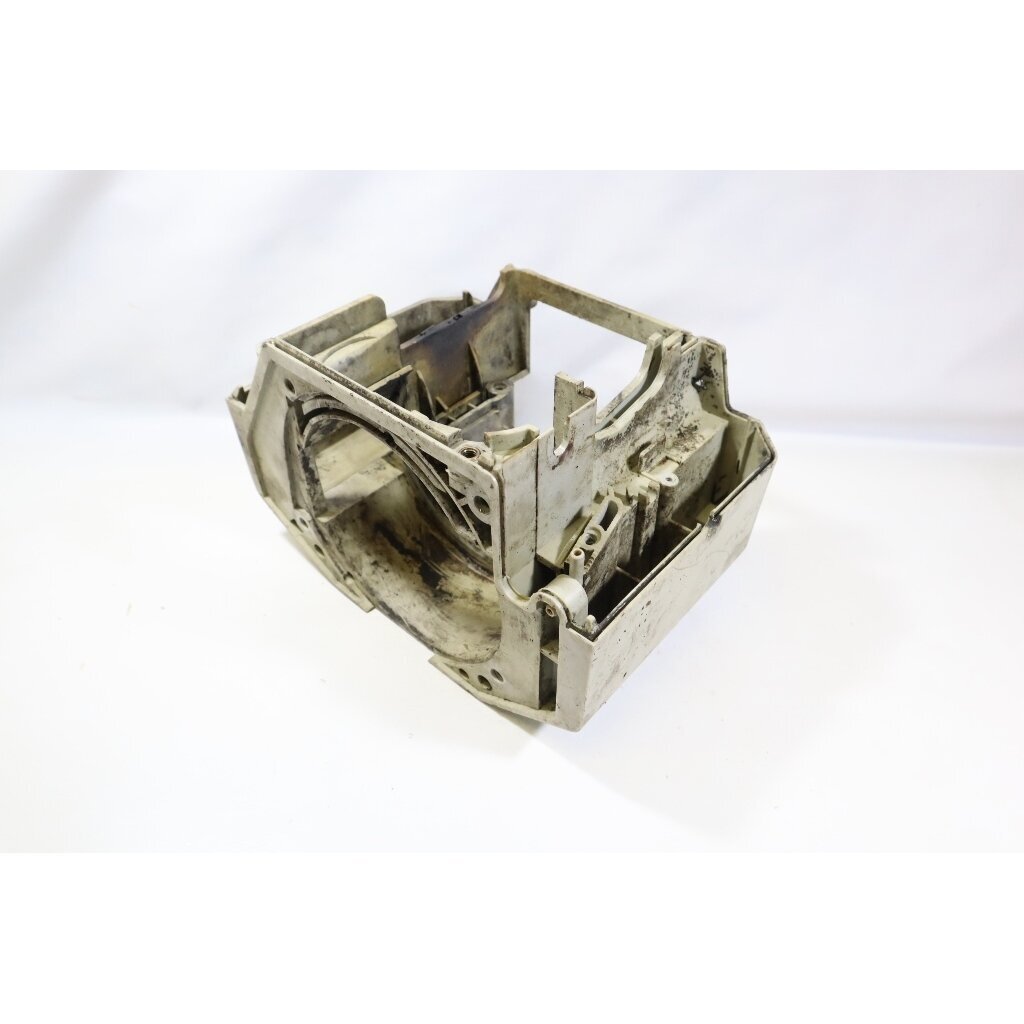 Genuine Motor Housing Dolmar MS 4000 4010 3300 3310 4500 4510 brushcutter 386 110 011 Genuine Motor Housing Dolmar MS 4000 4010 3300 3310 4500 4510 brushcutter 386 110 011