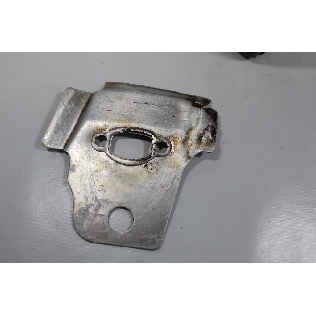 Genuine Muffler McCULLOCH Poulan Jonsered CS2137 Partner 351 352 371 382 391 401 421 422 chainsaw 530047207 7 Genuine Muffler McCULLOCH Poulan Jonsered CS2137 Partner 351 352 371 382 391 401 421 422 chainsaw 530047207 7