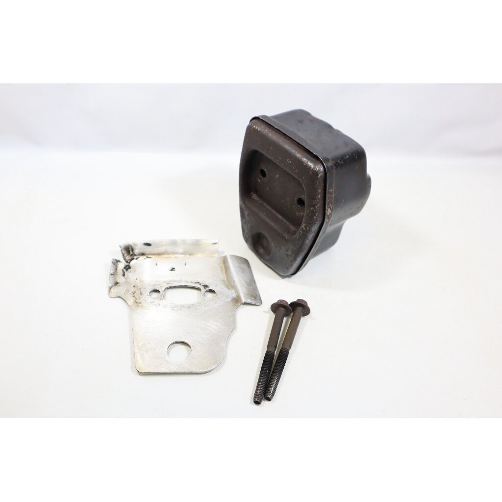 Genuine Muffler McCULLOCH Poulan Jonsered CS2137 Partner 351 352 371 382 391 401 421 422 chainsaw 530047207 Genuine Muffler McCULLOCH Poulan Jonsered CS2137 Partner 351 352 371 382 391 401 421 422 chainsaw 530047207