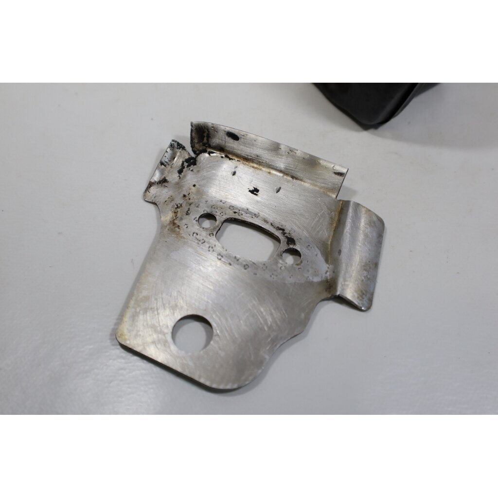 Genuine Muffler McCULLOCH Poulan Jonsered CS2137 Partner 351 352 371 382 391 401 421 422 chainsaw 530047207 6 Genuine Muffler McCULLOCH Poulan Jonsered CS2137 Partner 351 352 371 382 391 401 421 422 chainsaw 530047207 6