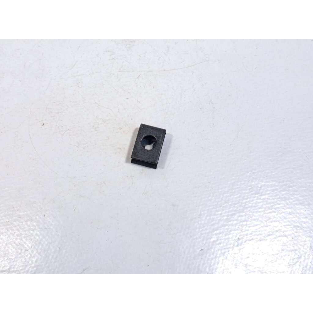 Genuine Nut Clip McCULLOCH Jonsered Partner 350 351 370 390 420 Husqvarna 36 136 137 chainsaw 530015922 Genuine Nut Clip McCULLOCH Jonsered Partner 350 351 370 390 420 Husqvarna 36 136 137 chainsaw 530015922