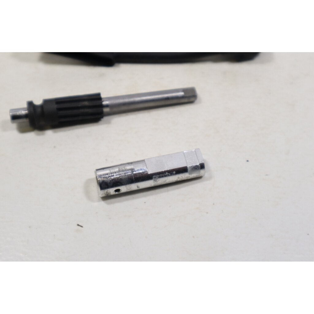 Genuine Oil Pump Husqvarna 340 345 350 135 435 440 445 450 Jonsered 2141 2145 2150 2240 2245 2250 chainsaw 540057901 5