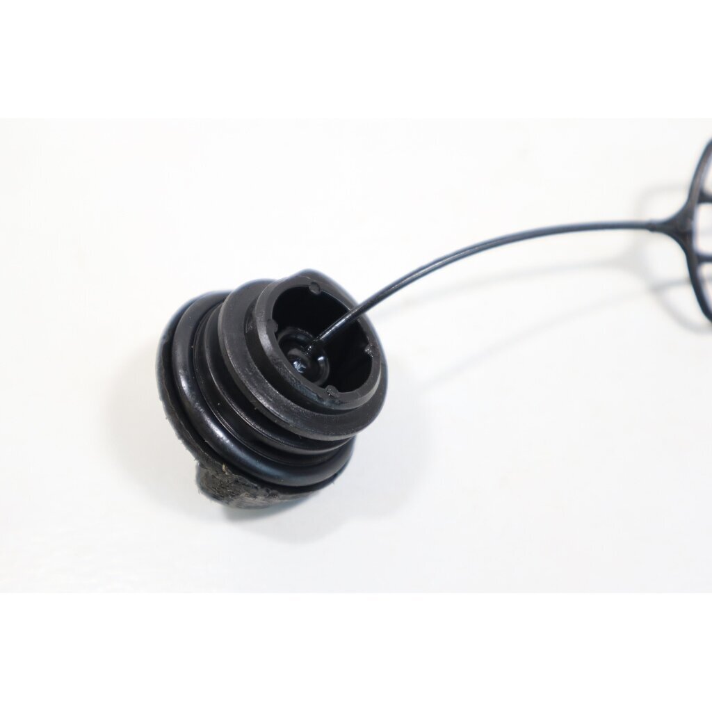 Genuine Oil Tank Cap McCULLOCH Poulan Jonsered CS2137 Partner 351 352 371 382 391 401 421 422 chainsaw 530010846 2 Genuine Oil Tank Cap McCULLOCH Poulan Jonsered CS2137 Partner 351 352 371 382 391 401 421 422 chainsaw 530010846 2