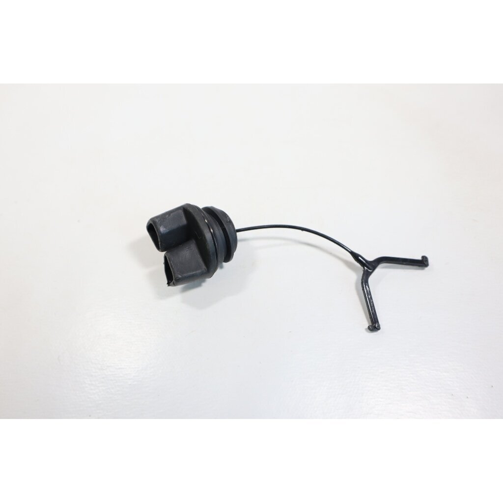 Genuine Oil Tank Cap McCULLOCH Poulan Jonsered CS2137 Partner 351 352 371 382 391 401 421 422 chainsaw 530010846 Genuine Oil Tank Cap McCULLOCH Poulan Jonsered CS2137 Partner 351 352 371 382 391 401 421 422 chainsaw 530010846