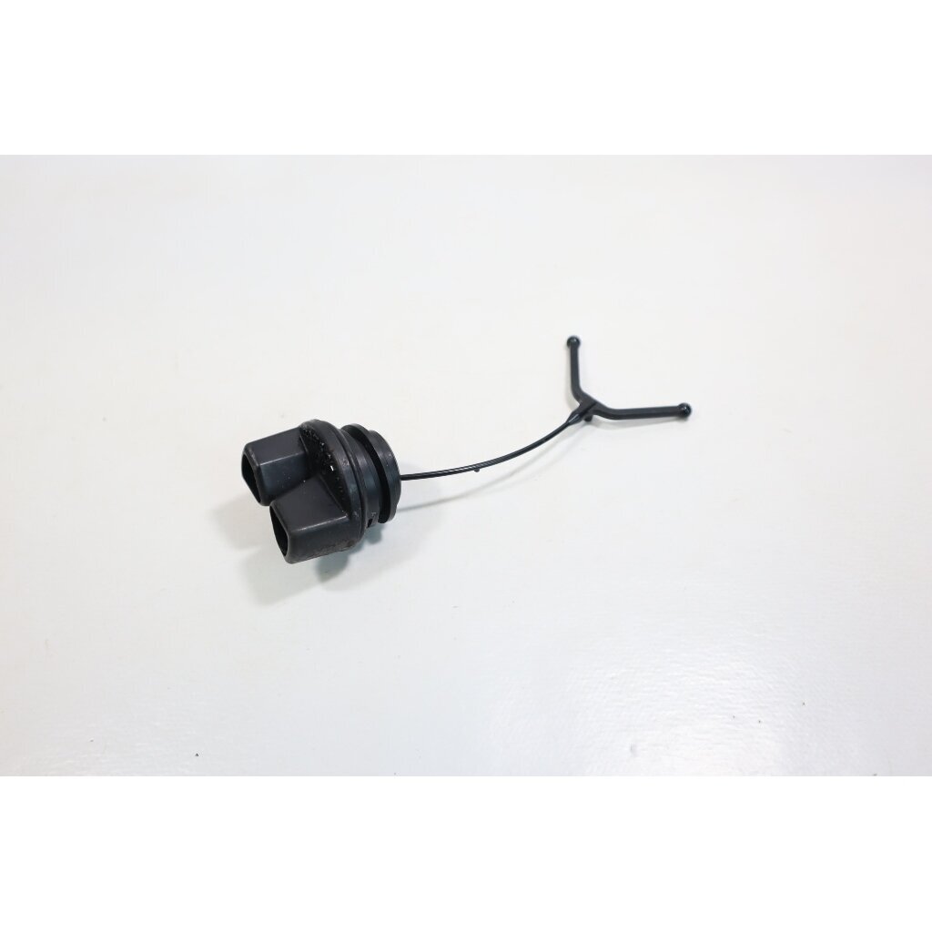 Genuine Oil Tank Cap McCULLOCH Poulan Jonsered CS2137 Partner 351 352 371 382 391 401 421 422 chainsaw 530057236 Genuine Oil Tank Cap McCULLOCH Poulan Jonsered CS2137 Partner 351 352 371 382 391 401 421 422 chainsaw 530057236