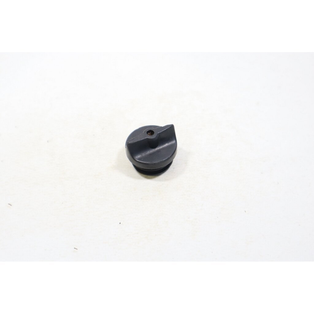 Genuine Oil Tank Cap Solo 605 606 chainsaw 6200112 Genuine Oil Tank Cap Solo 605 606 chainsaw 6200112