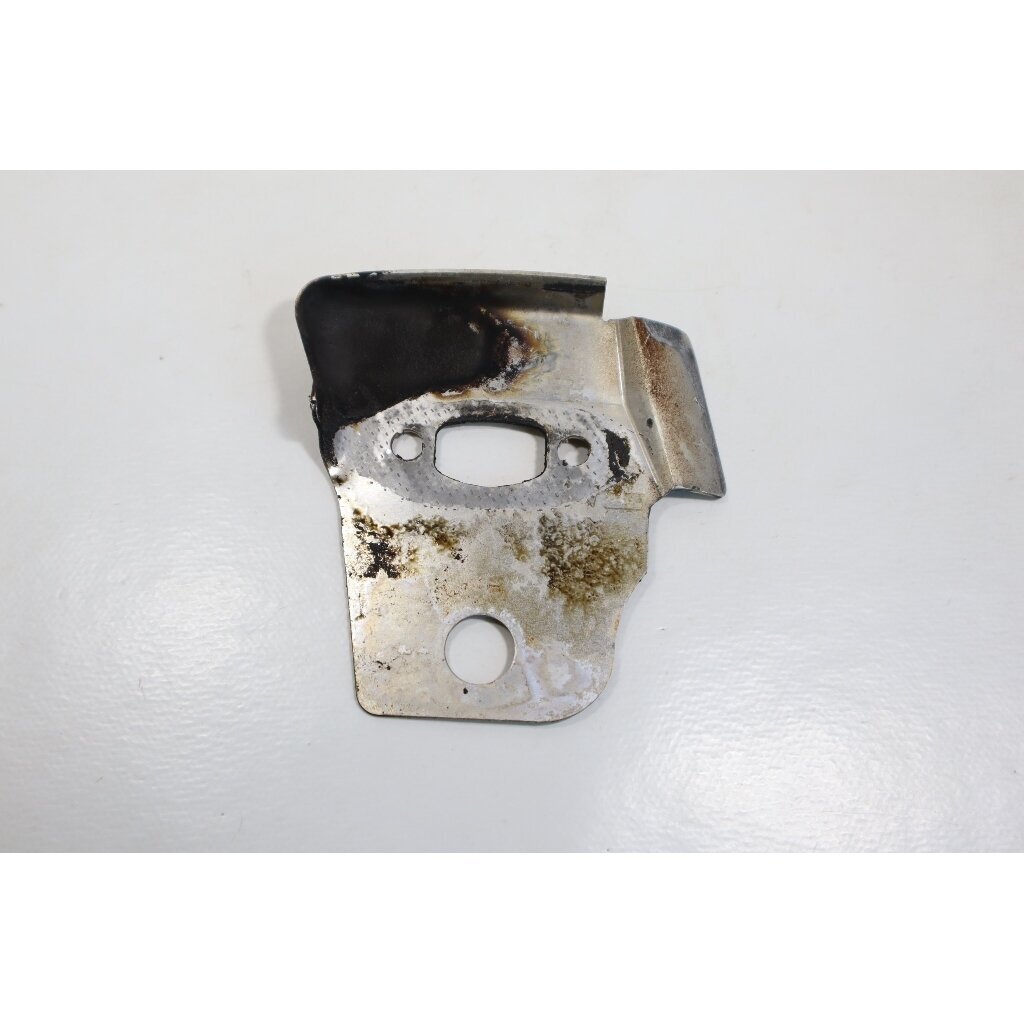 Genuine Plate Heat Shield McCULLOCH Poulan Jonsered CS2137 Partner 351 352 371 382 391 401 421 422 chainsaw 530049870 Genuine Plate Heat Shield McCULLOCH Poulan Jonsered CS2137 Partner 351 352 371 382 391 401 421 422 chainsaw 530049870