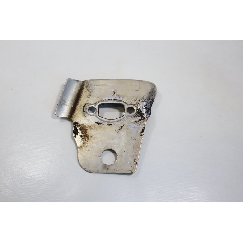 Genuine Plate Heat Shield McCULLOCH Poulan Jonsered CS2137 Partner 351 352 371 382 391 401 421 422 chainsaw 530049870 2 Genuine Plate Heat Shield McCULLOCH Poulan Jonsered CS2137 Partner 351 352 371 382 391 401 421 422 chainsaw 530049870 2