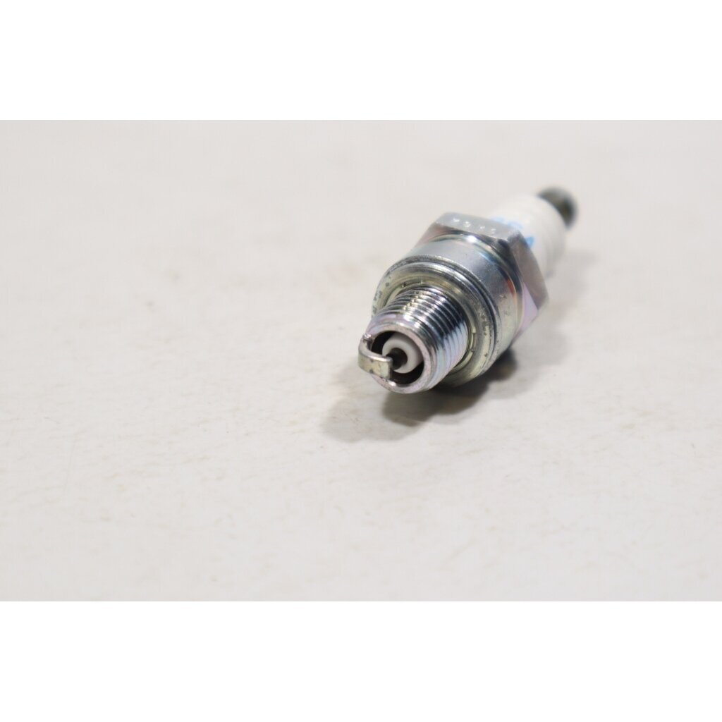 Genuine Spark Plug CMR6A Husqvarna 122 129 325 McCulloch T22 LS LCS trimmer 590710201 2 Genuine Spark Plug CMR6A Husqvarna 122 129 325 McCulloch T22 LS LCS trimmer 590710201 2