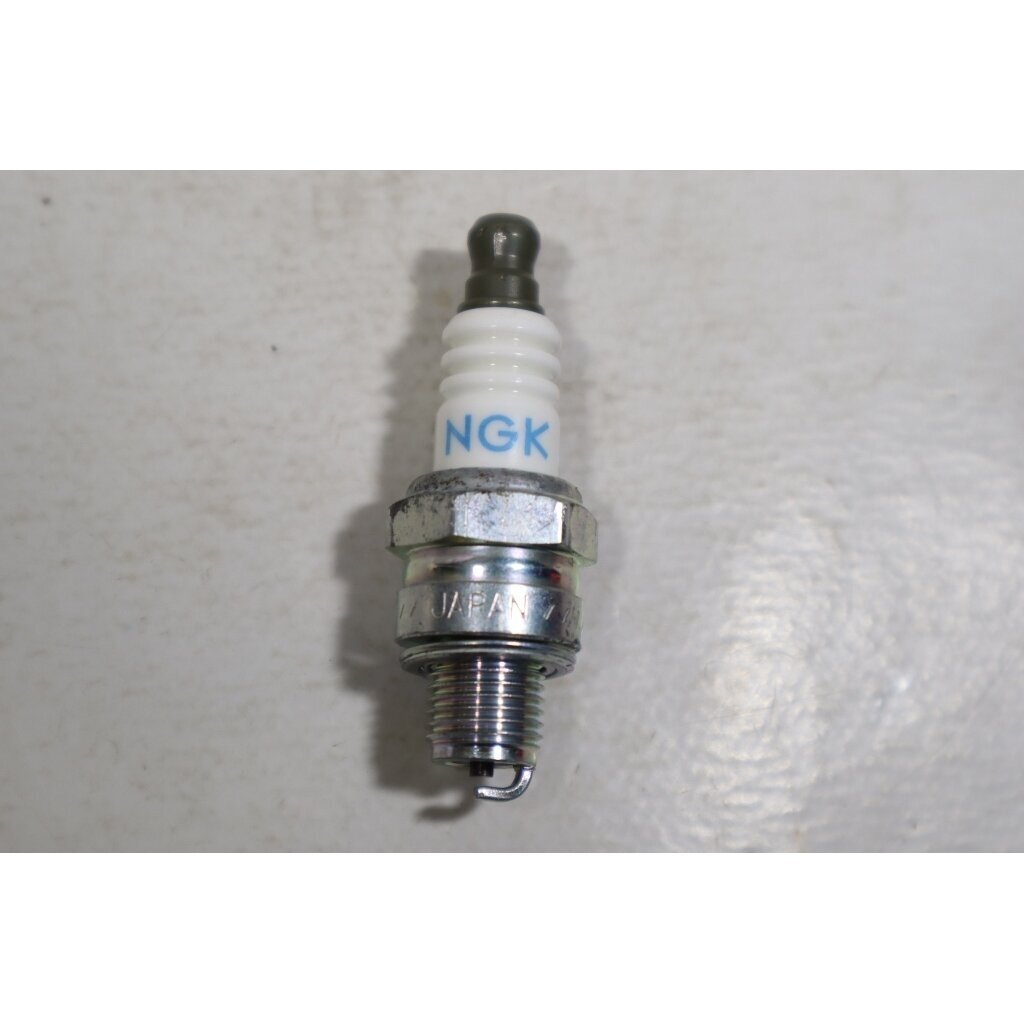 Genuine Spark Plug CMR6A Husqvarna 122 129 325 McCulloch T22 LS LCS trimmer 590710201 4 Genuine Spark Plug CMR6A Husqvarna 122 129 325 McCulloch T22 LS LCS trimmer 590710201 4